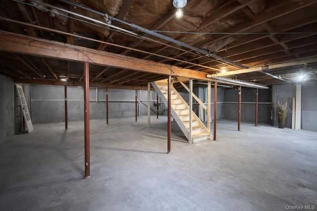 4 Manor Hills Drive, Manorville, NY 11949