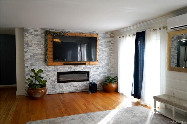 4 Manor Hills Drive, Manorville, NY 11949