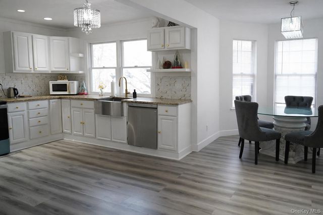 4 Manor Hills Drive, Manorville, NY 11949