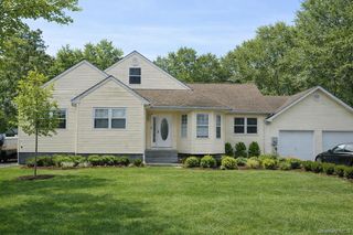 4 Manor Hills Drive, Manorville, NY 11949