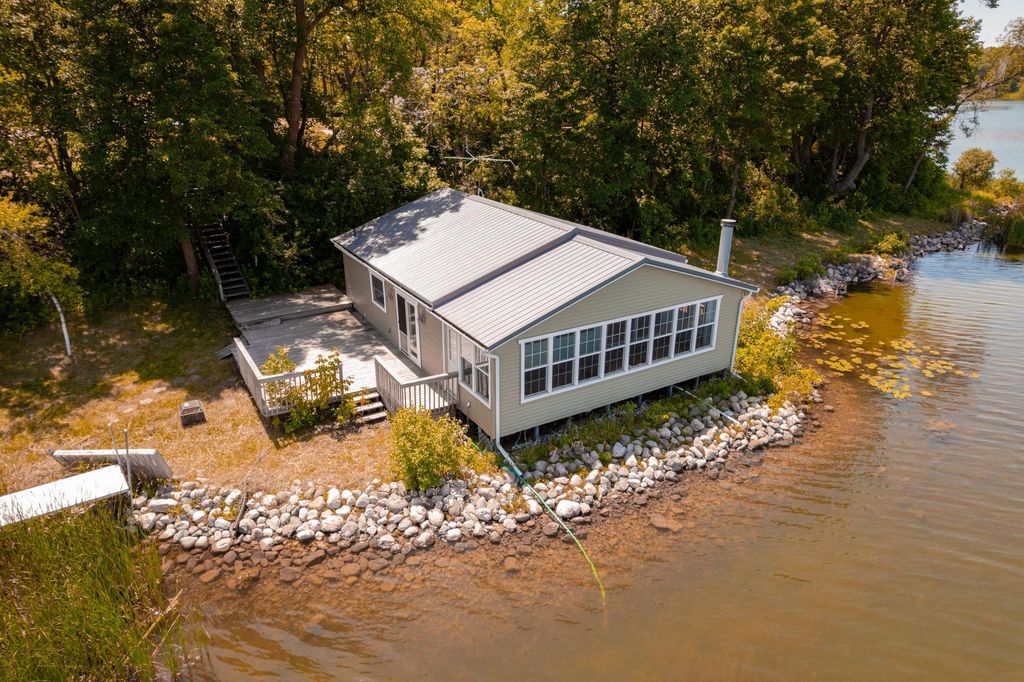 10020 S Rachel Road SW, Farwell, MN 56327