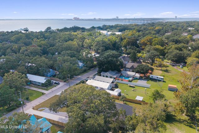 1203 Calhoun Street, Ocean Springs, MS 39564