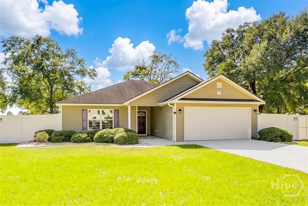 Image 2 of property listing at 117 S 3rd (Third) Street, Guyton, GA 31312
