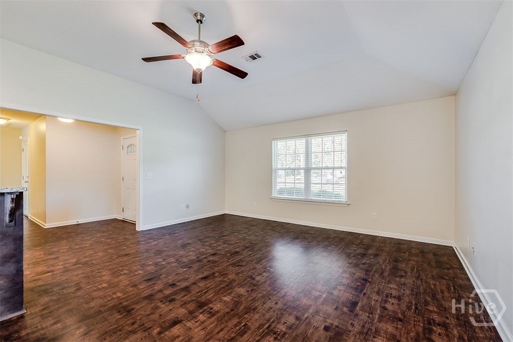 Image 8 of property listing at 117 S 3rd (Third) Street, Guyton, GA 31312