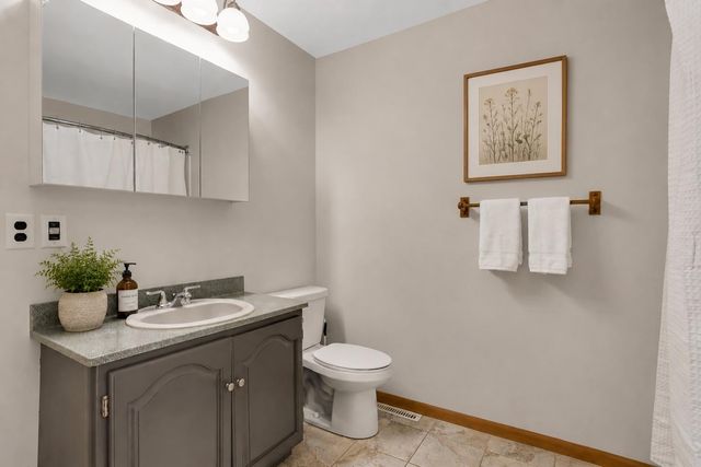 8635 Oakland Avenue S, Bloomington, MN 55420