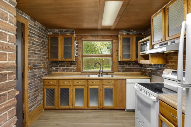 8635 Oakland Avenue S, Bloomington, MN 55420