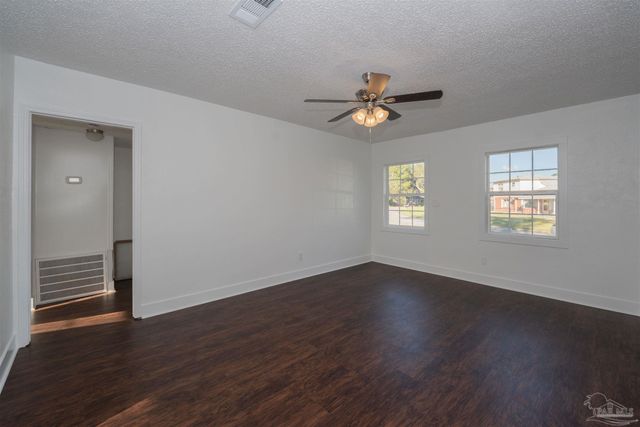 132 Elm St, Pensacola, FL 32506