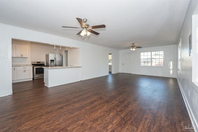 132 Elm St, Pensacola, FL 32506