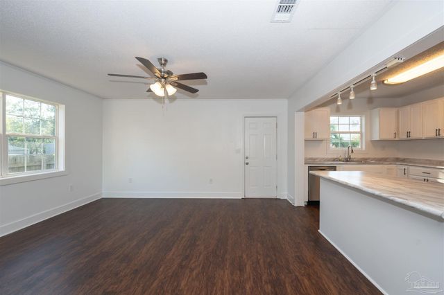 132 Elm St, Pensacola, FL 32506