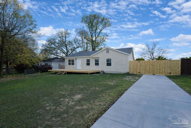 132 Elm St, Pensacola, FL 32506