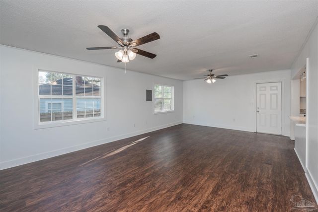 132 Elm St, Pensacola, FL 32506