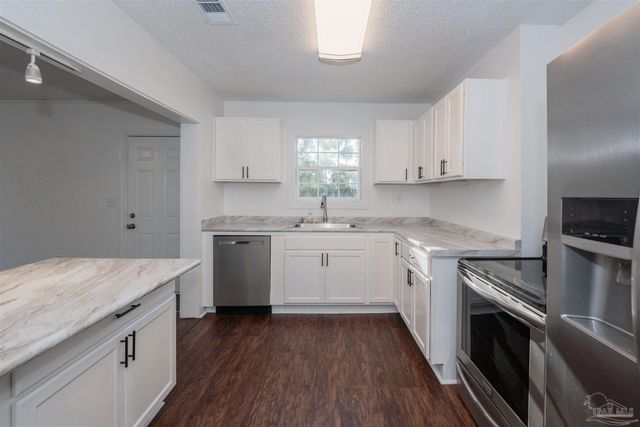 132 Elm St, Pensacola, FL 32506