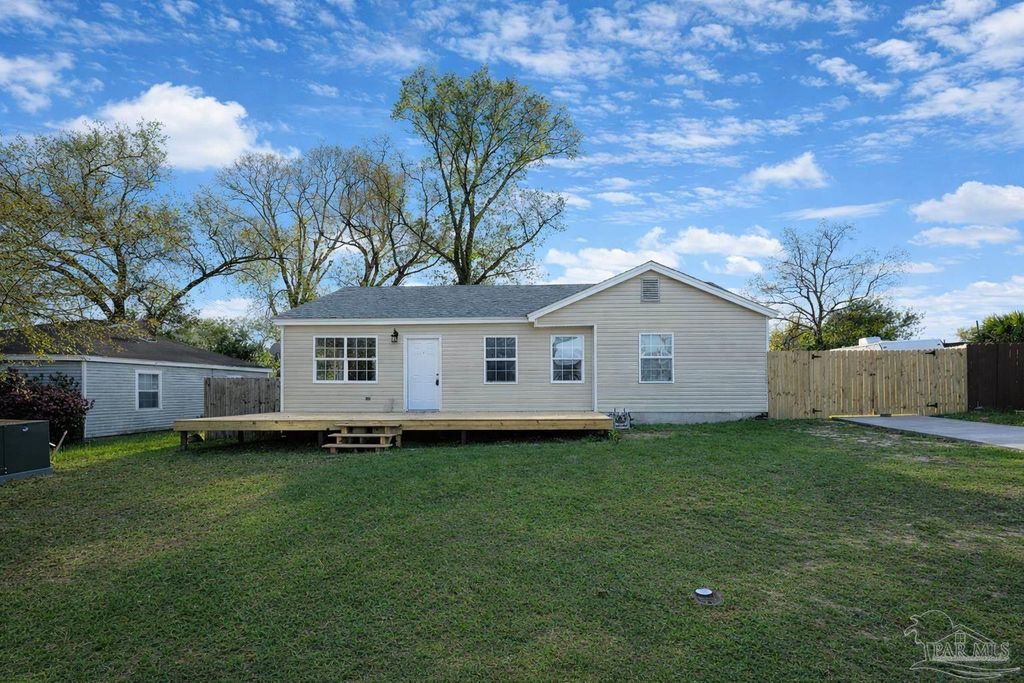 132 Elm St, Pensacola, FL 32506