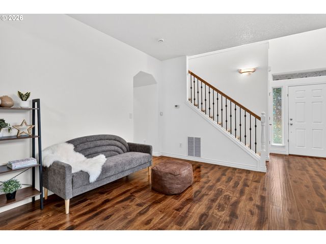 1811 Se LITTLEGEM St, Hillsboro, OR 97123