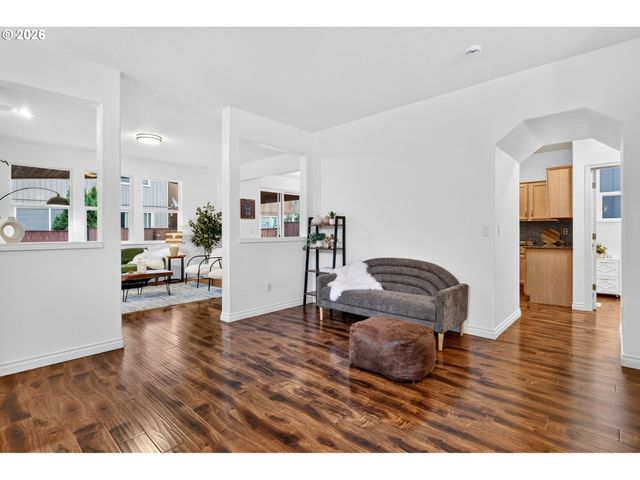 1811 Se LITTLEGEM St, Hillsboro, OR 97123