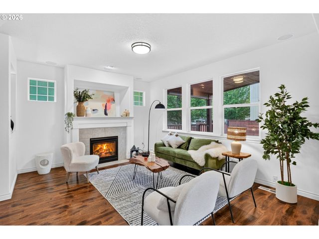 1811 Se LITTLEGEM St, Hillsboro, OR 97123