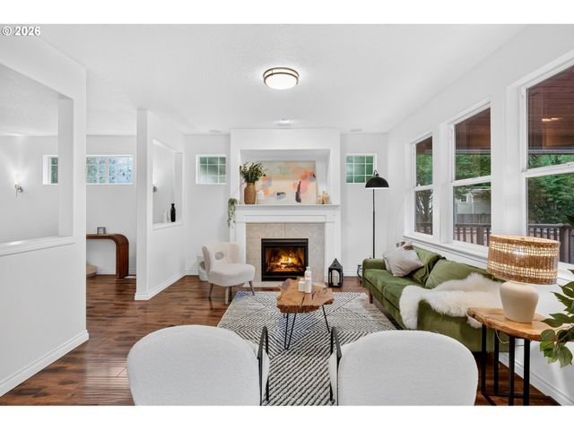 1811 Se LITTLEGEM St, Hillsboro, OR 97123