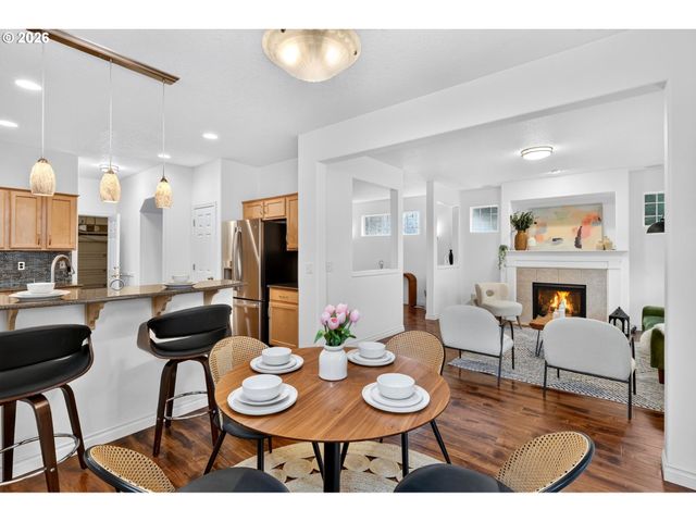 1811 Se LITTLEGEM St, Hillsboro, OR 97123