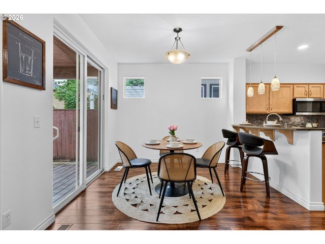 1811 Se LITTLEGEM St, Hillsboro, OR 97123