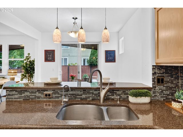 1811 Se LITTLEGEM St, Hillsboro, OR 97123