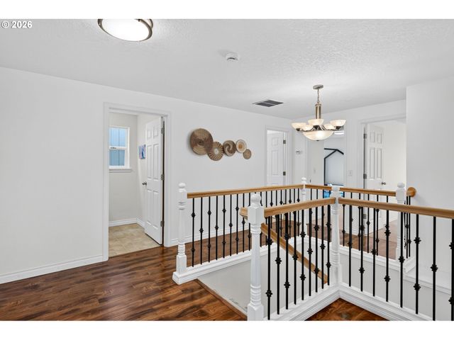 1811 Se LITTLEGEM St, Hillsboro, OR 97123