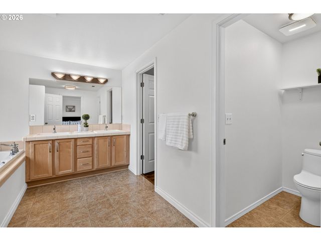 1811 Se LITTLEGEM St, Hillsboro, OR 97123