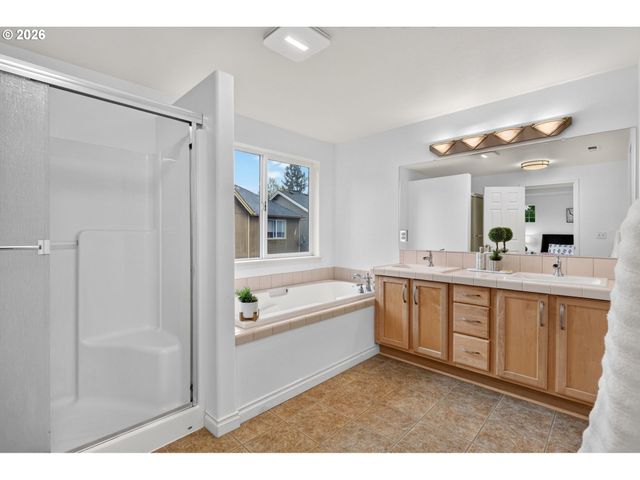 1811 Se LITTLEGEM St, Hillsboro, OR 97123