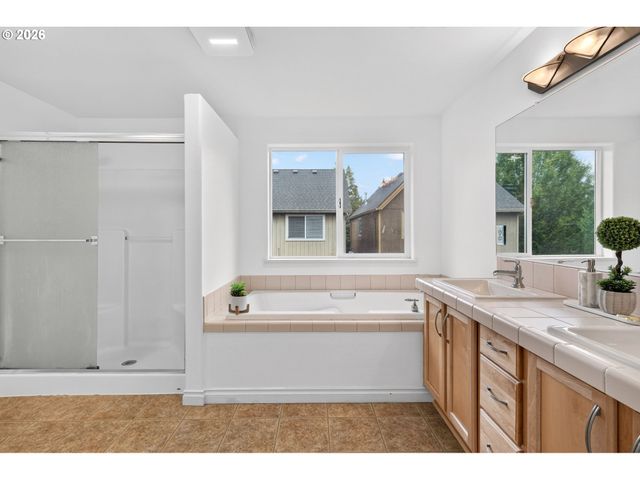 1811 Se LITTLEGEM St, Hillsboro, OR 97123