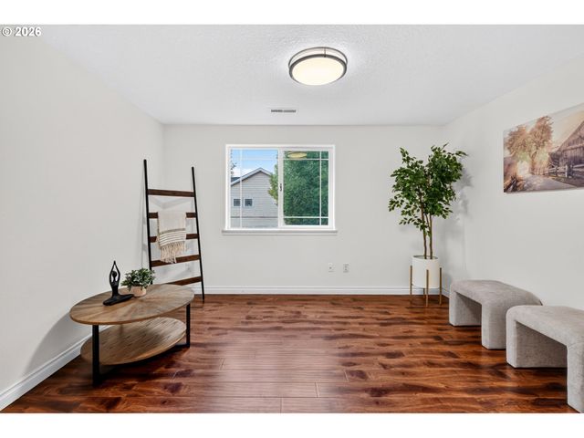 1811 Se LITTLEGEM St, Hillsboro, OR 97123