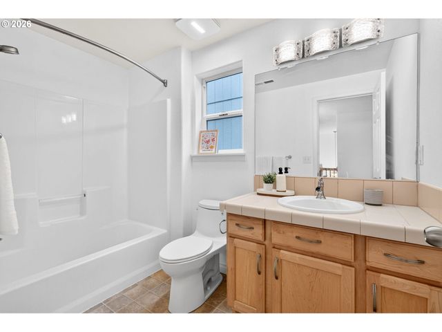 1811 Se LITTLEGEM St, Hillsboro, OR 97123