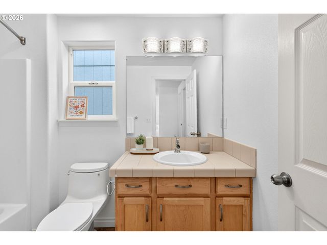 1811 Se LITTLEGEM St, Hillsboro, OR 97123
