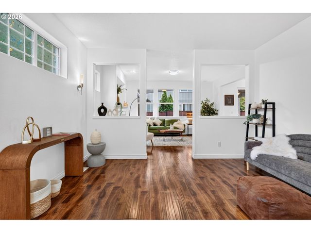 1811 Se LITTLEGEM St, Hillsboro, OR 97123