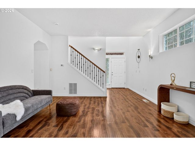 1811 Se LITTLEGEM St, Hillsboro, OR 97123