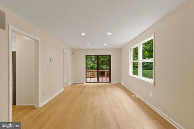 7937 VALLEYFIELD DR, Springfield, VA 22153
