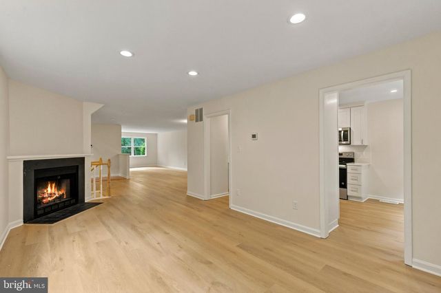 7937 VALLEYFIELD DR, Springfield, VA 22153