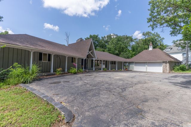 701 W LEE ST, Moberly, MO 65270
