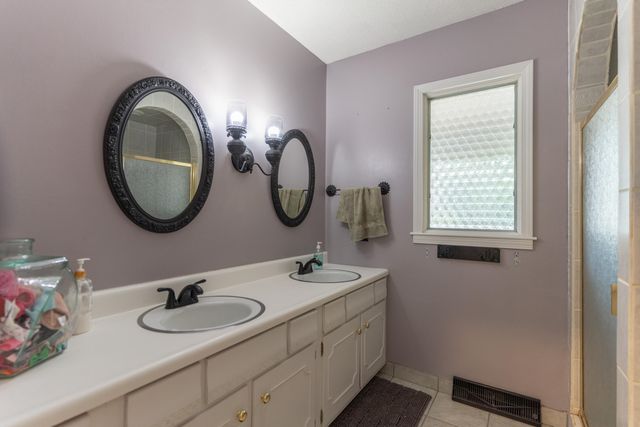 701 W LEE ST, Moberly, MO 65270
