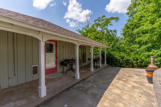 701 W LEE ST, Moberly, MO 65270