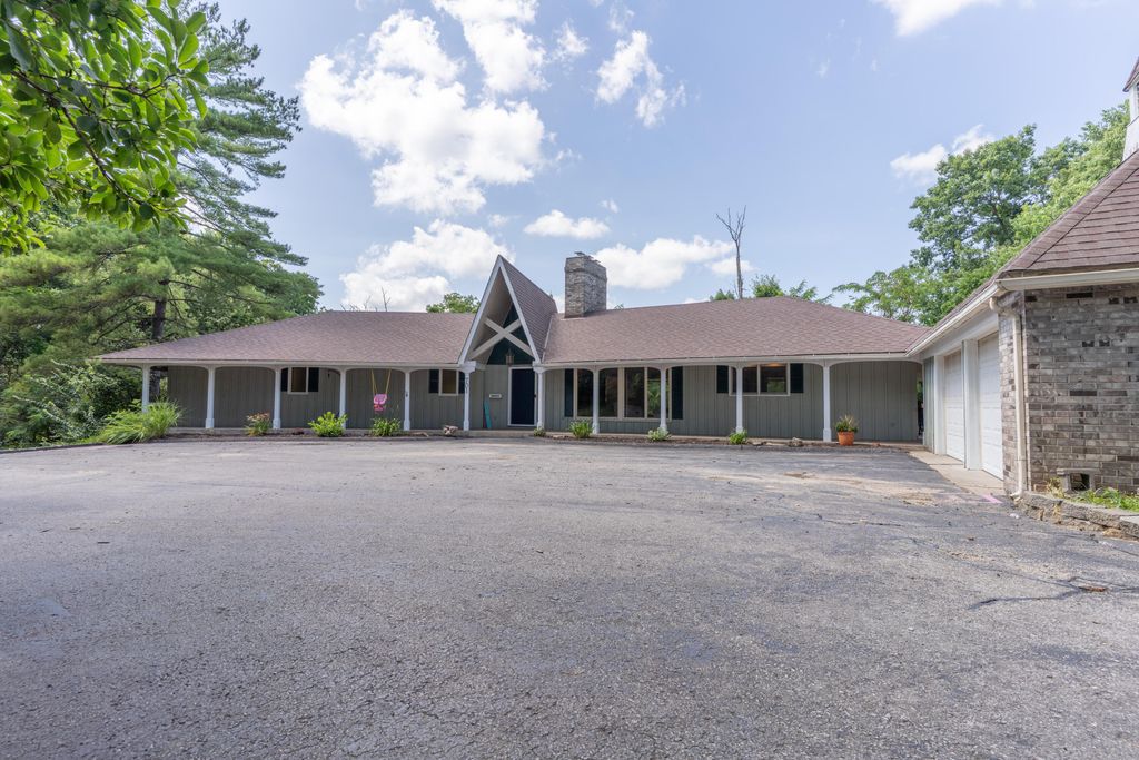 701 W LEE ST, Moberly, MO 65270