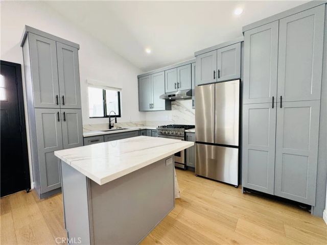7742 Vassar Avenue, Canoga Park, CA 91304