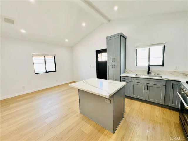 7742 Vassar Avenue, Canoga Park, CA 91304
