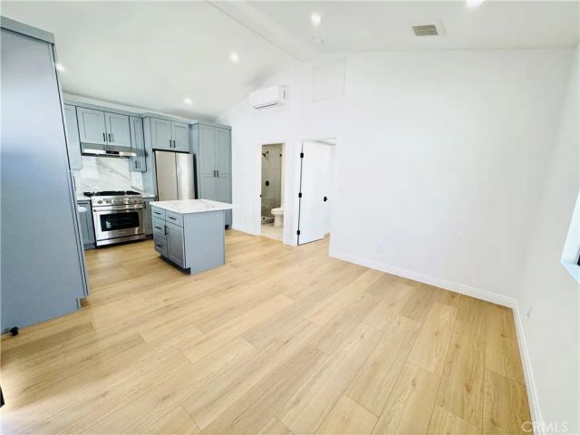 7742 Vassar Avenue, Canoga Park, CA 91304