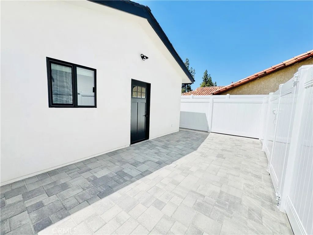 7742 Vassar Avenue, Canoga Park, CA 91304