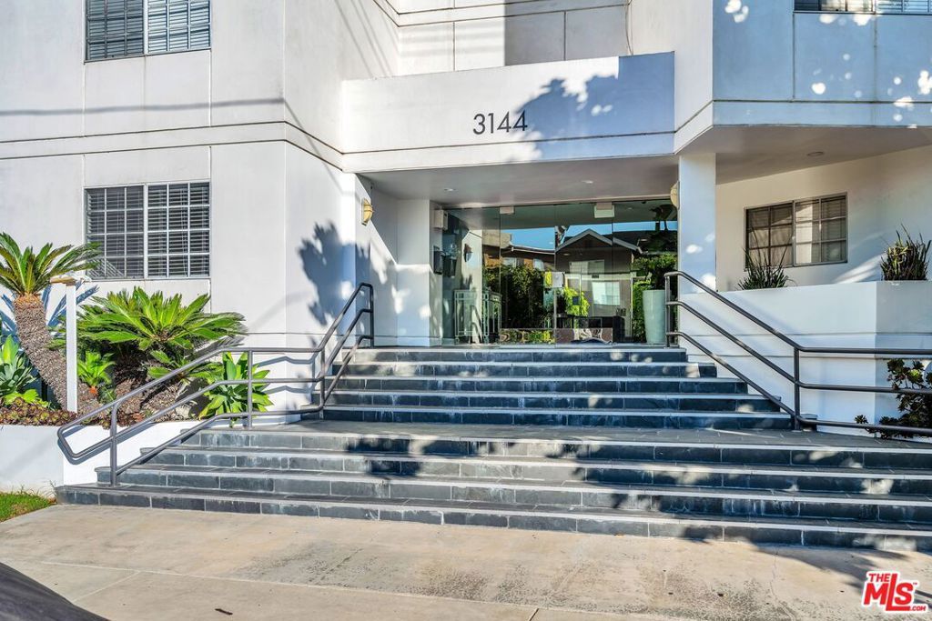 3144 S Canfield Avenue, Los Angeles, CA 90034 — photo 2