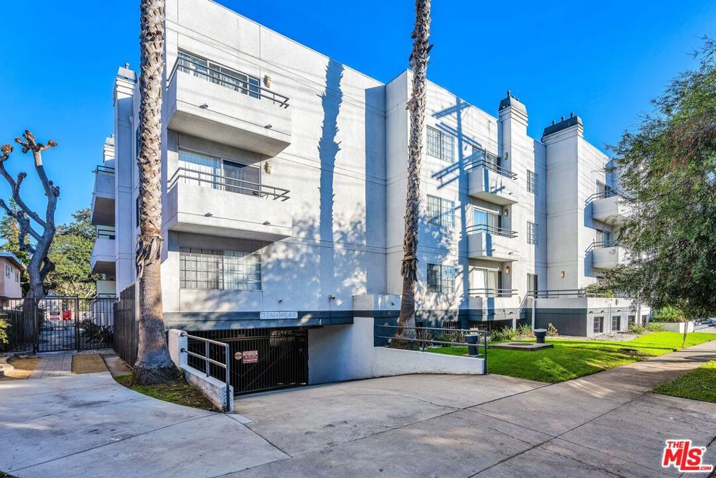 3144 S Canfield Avenue, Los Angeles, CA 90034 — photo 3