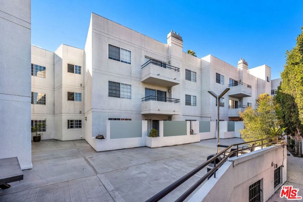 3144 S Canfield Avenue, Los Angeles, CA 90034 — photo 4