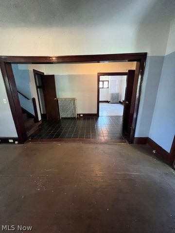 10842 Grantwood Avenue, Cleveland, OH 44108