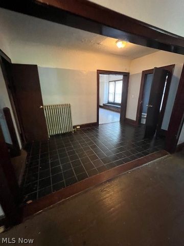 10842 Grantwood Avenue, Cleveland, OH 44108