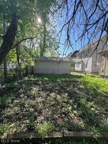 10842 Grantwood Avenue, Cleveland, OH 44108