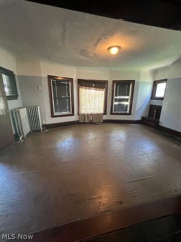 10842 Grantwood Avenue, Cleveland, OH 44108